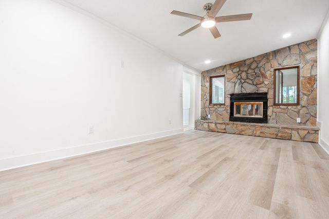 209 Hawthorne Circle, Fort Walton Beach, FL 32547