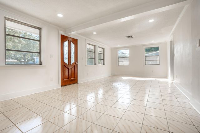 209 Hawthorne Circle, Fort Walton Beach, FL 32547