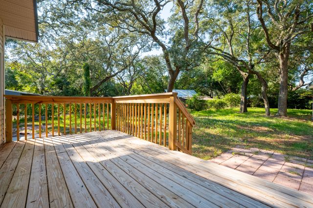 209 Hawthorne Circle, Fort Walton Beach, FL 32547