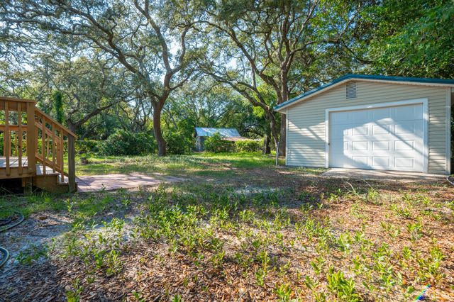 209 Hawthorne Circle, Fort Walton Beach, FL 32547