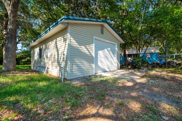 209 Hawthorne Circle, Fort Walton Beach, FL 32547