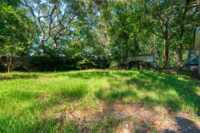 209 Hawthorne Circle, Fort Walton Beach, FL 32547