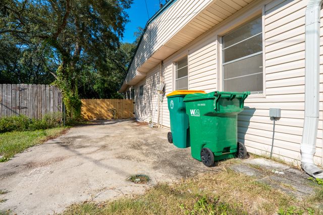 209 Hawthorne Circle, Fort Walton Beach, FL 32547