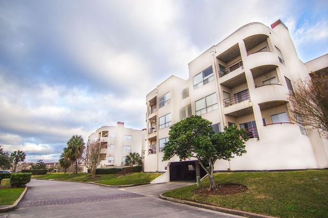 1306 Marina Bay Drive 305C, Clear Lake Shores, TX 77565