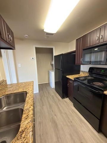 1306 Marina Bay Drive 305C, Clear Lake Shores, TX 77565