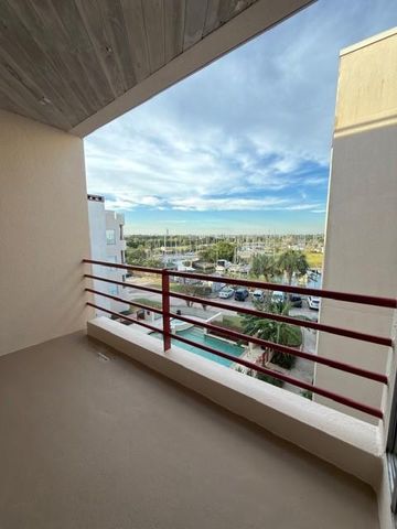 1306 Marina Bay Drive 305C, Clear Lake Shores, TX 77565