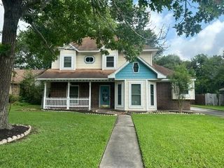 608 Dogwood Street, Lake Jackson, TX 77566