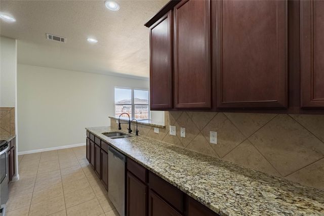 1601 Treeta TRL, Kyle, TX 78640