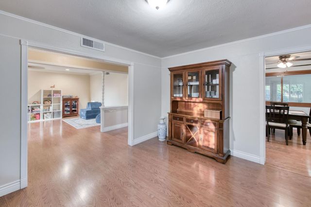 6736 N Thorne Avenue, Fresno, CA 93711