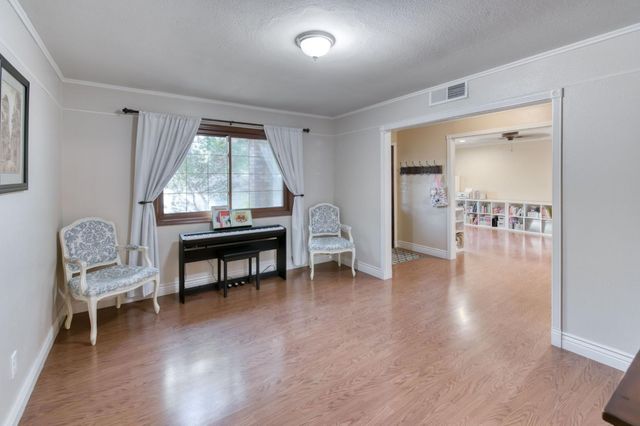 6736 N Thorne Avenue, Fresno, CA 93711