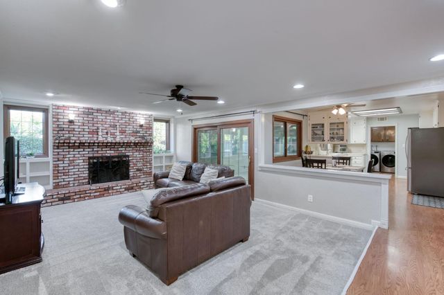 6736 N Thorne Avenue, Fresno, CA 93711