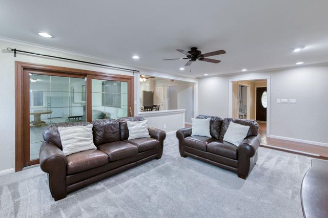 6736 N Thorne Avenue, Fresno, CA 93711