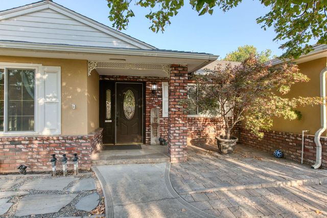 6736 N Thorne Avenue, Fresno, CA 93711