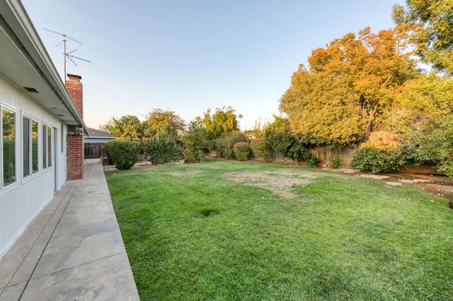 6736 N Thorne Avenue, Fresno, CA 93711