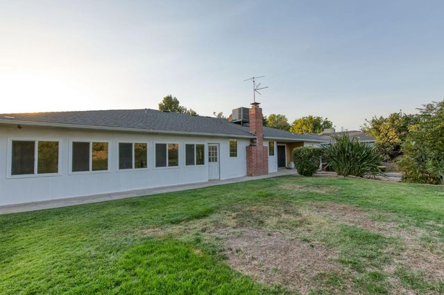 6736 N Thorne Avenue, Fresno, CA 93711