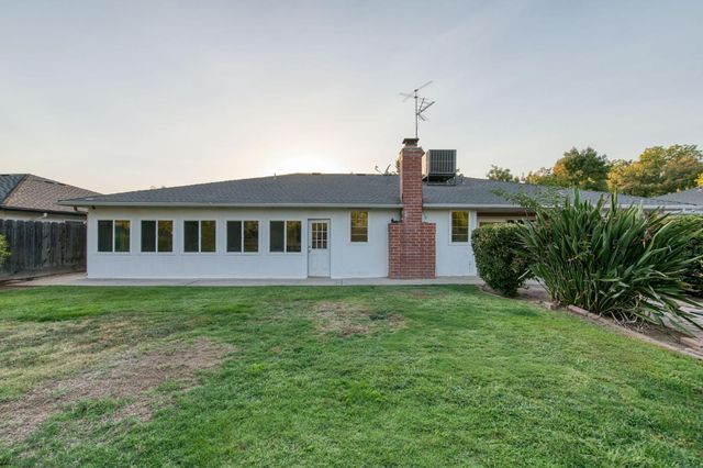 6736 N Thorne Avenue, Fresno, CA 93711