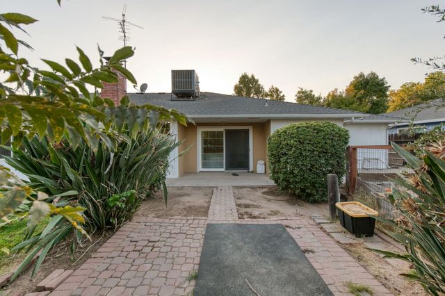 6736 N Thorne Avenue, Fresno, CA 93711