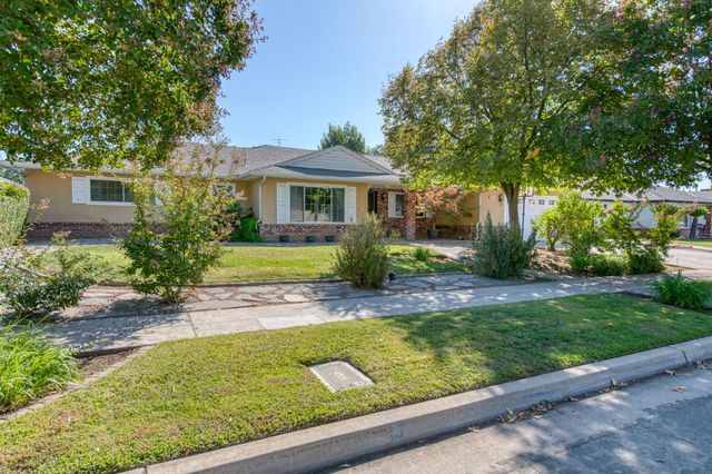 6736 N Thorne Avenue, Fresno, CA 93711