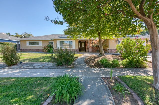 6736 N Thorne Avenue, Fresno, CA 93711