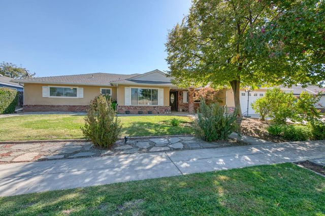 6736 N Thorne Avenue, Fresno, CA 93711