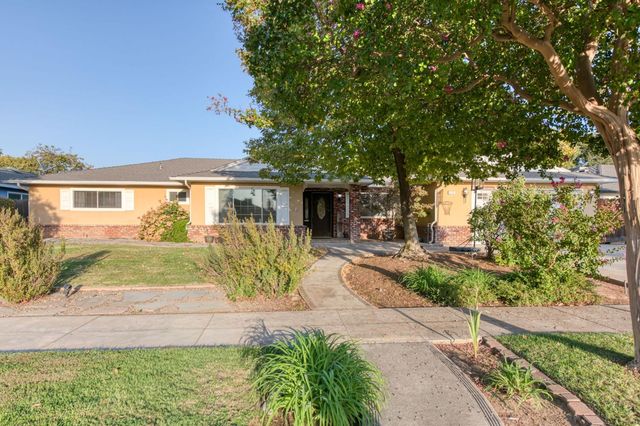 6736 N Thorne Avenue, Fresno, CA 93711