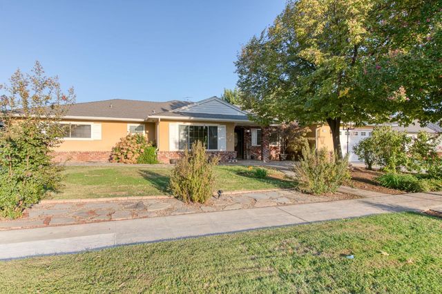 6736 N Thorne Avenue, Fresno, CA 93711