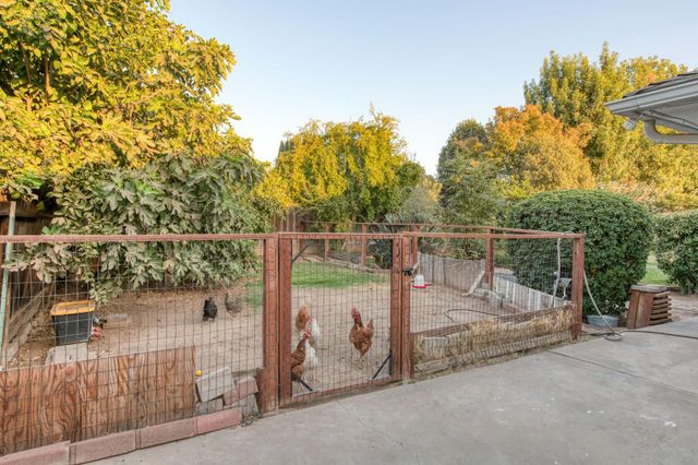 6736 N Thorne Avenue, Fresno, CA 93711