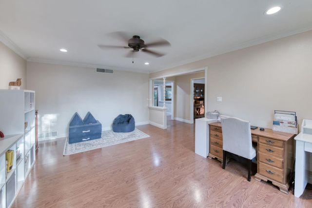 6736 N Thorne Avenue, Fresno, CA 93711