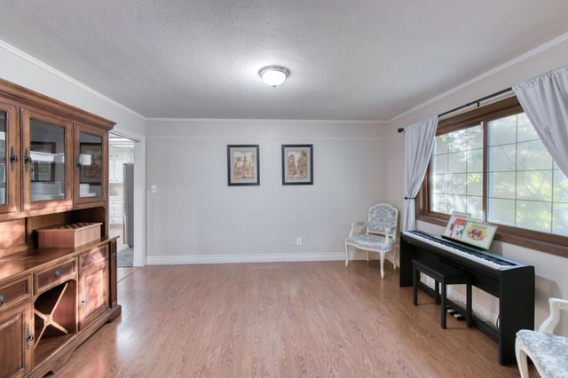 6736 N Thorne Avenue, Fresno, CA 93711