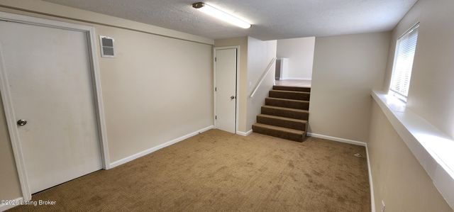 11607 Eastport Dr, Louisville, KY 40241