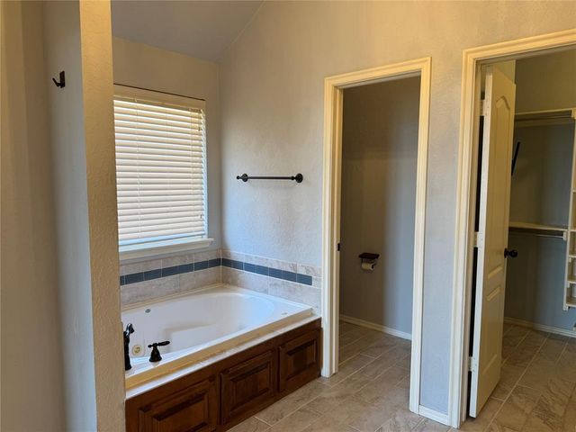 1912 SE 18th Street, Moore, OK 73160