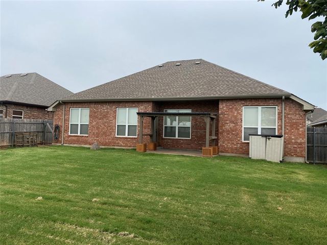 1912 SE 18th Street, Moore, OK 73160