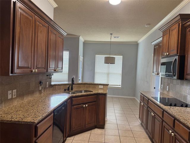 1912 SE 18th Street, Moore, OK 73160