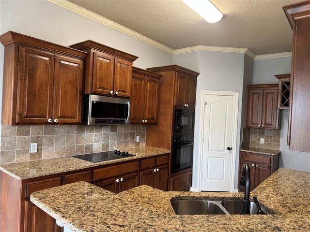 1912 SE 18th Street, Moore, OK 73160