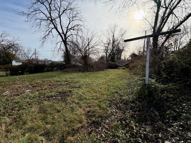 1420 E Livingston Street, Springfield, MO 65803