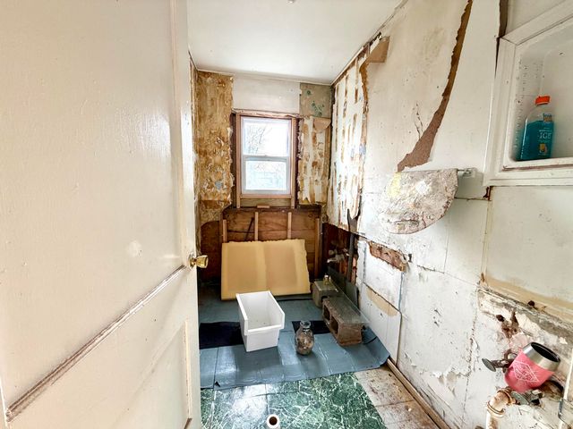 1420 E Livingston Street, Springfield, MO 65803