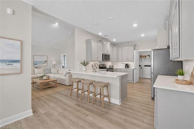 2136 Edwin DR, Chesapeake, VA 23322