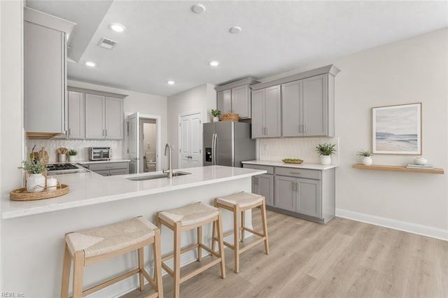 2136 Edwin DR, Chesapeake, VA 23322
