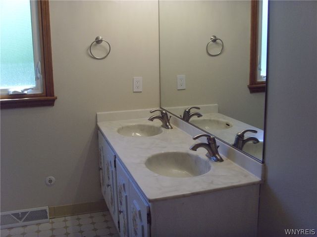 40 Princeton Place, Orchard Park, NY 14127