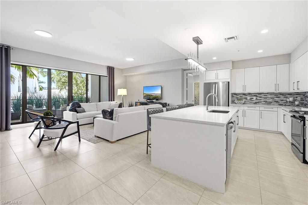 1111 CENTRAL AVE 205, NAPLES, FL 34102 — photo 2