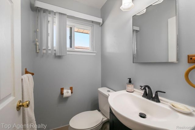 3053 Belcher Drive, Sterling Heights, MI 48310