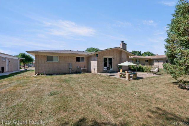 3053 Belcher Drive, Sterling Heights, MI 48310