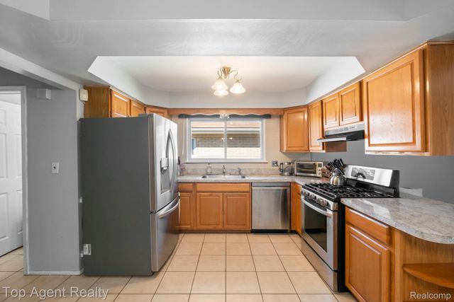 3053 Belcher Drive, Sterling Heights, MI 48310