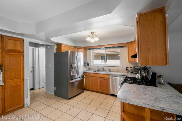 3053 Belcher Drive, Sterling Heights, MI 48310