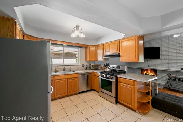 3053 Belcher Drive, Sterling Heights, MI 48310