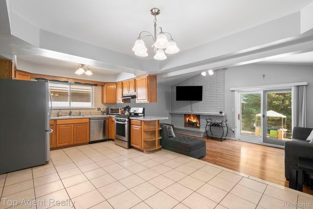 3053 Belcher Drive, Sterling Heights, MI 48310