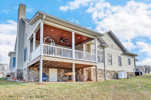 91 Cahas Summit RD, Boones Mill, VA 24065