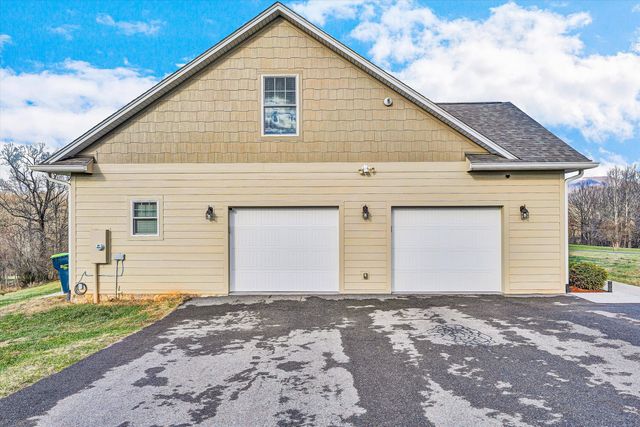 91 Cahas Summit RD, Boones Mill, VA 24065
