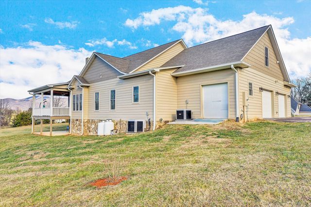 91 Cahas Summit RD, Boones Mill, VA 24065