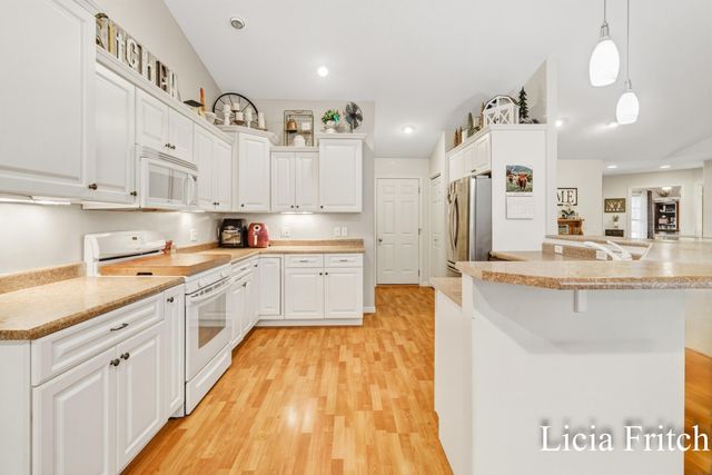 1527 W Addison Way, Laketon Twp, MI 49445